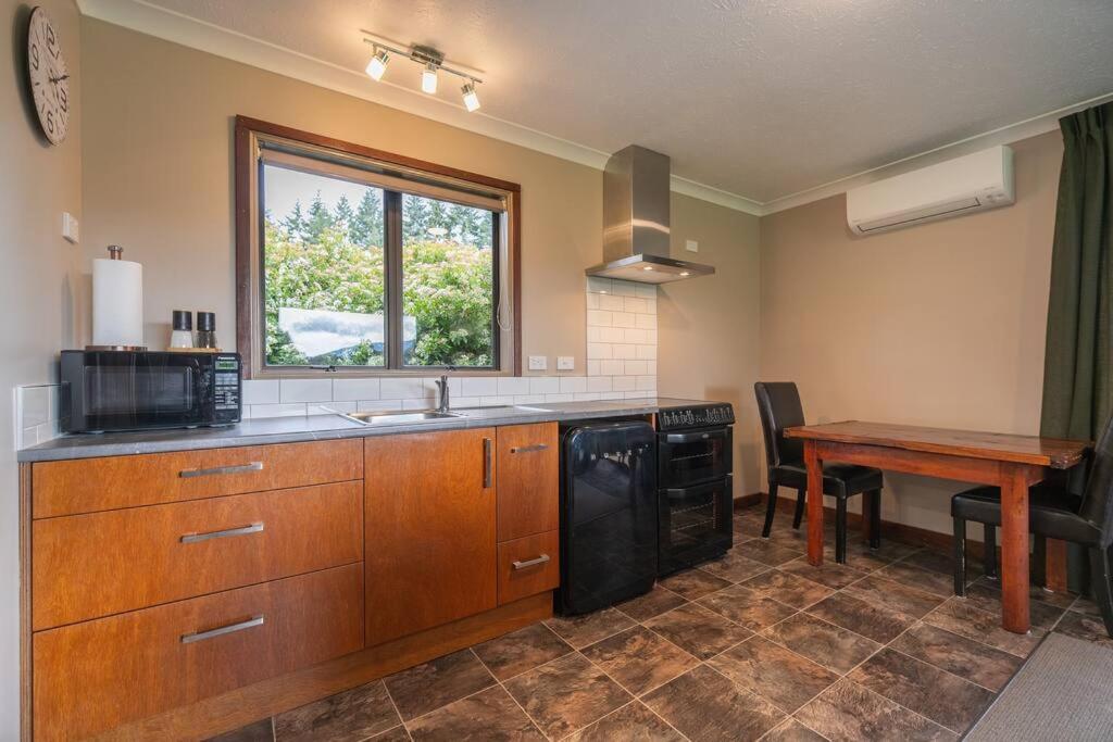 Te Anau Cottage Екстер'єр фото