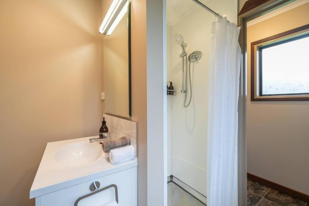 Te Anau Cottage Екстер'єр фото